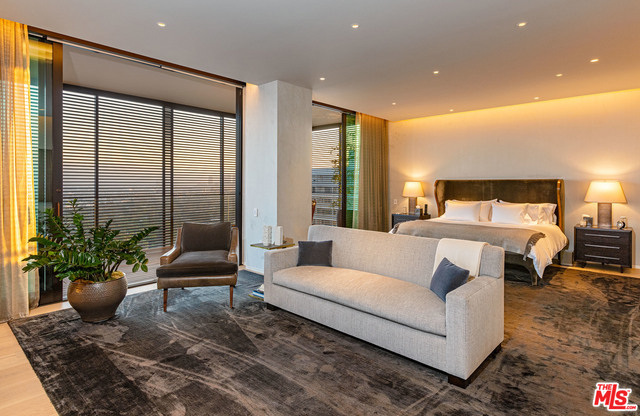 9040 W SUNSET Boulevard 1203