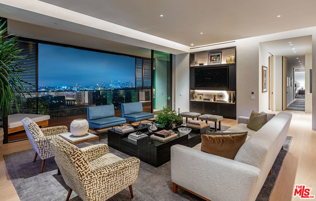 9040 W SUNSET Boulevard 1203