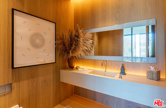 9040 W SUNSET Boulevard 1203