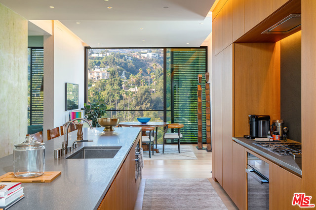 9040 W SUNSET Boulevard 1203