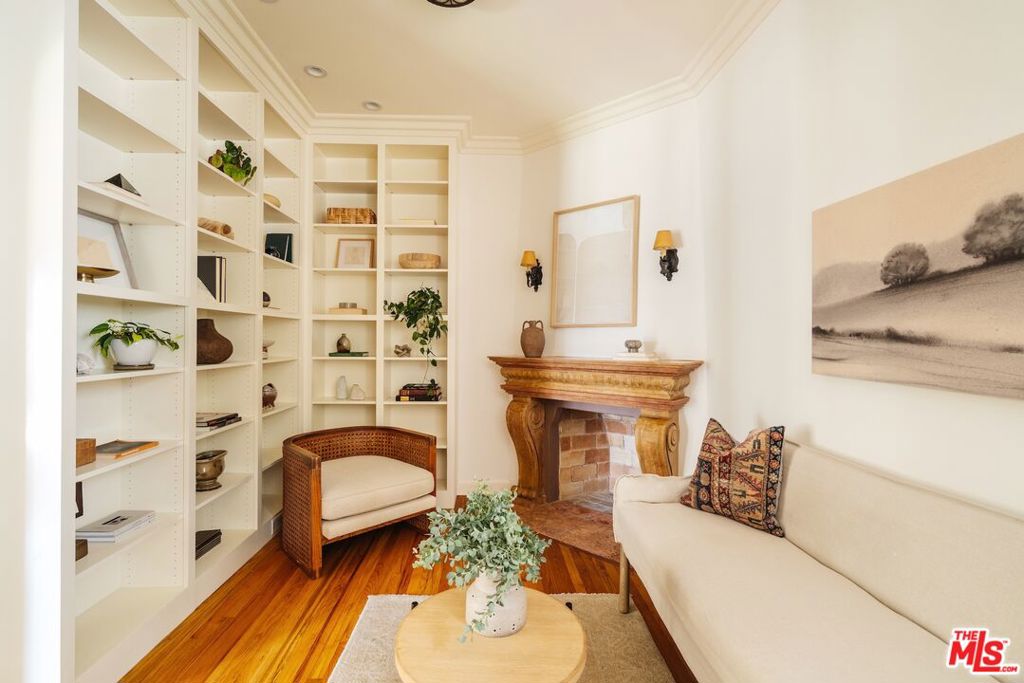 1565 N Columbus Avenue