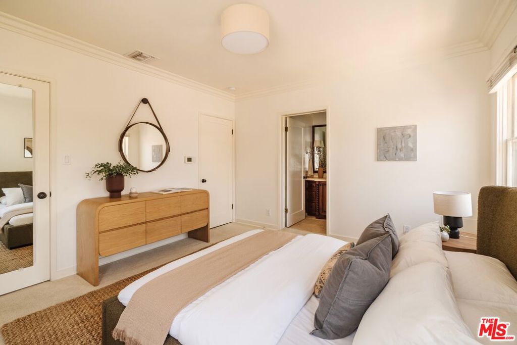 1565 N Columbus Avenue