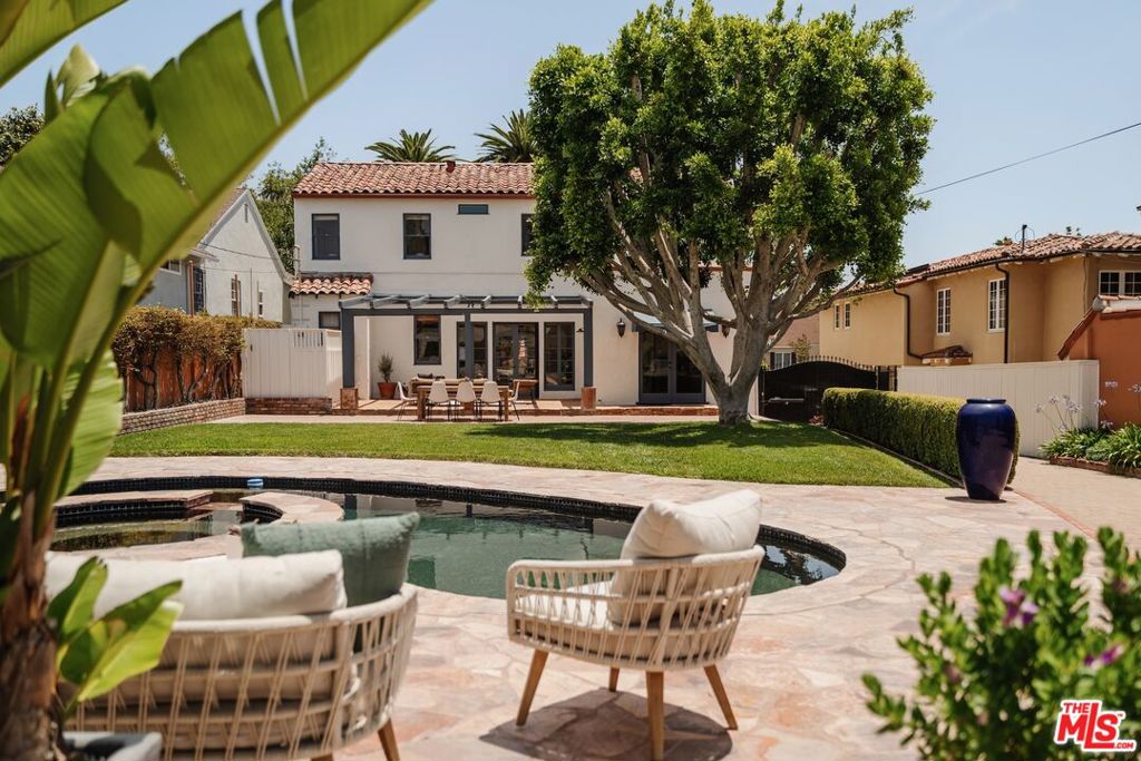 1565 N Columbus Avenue