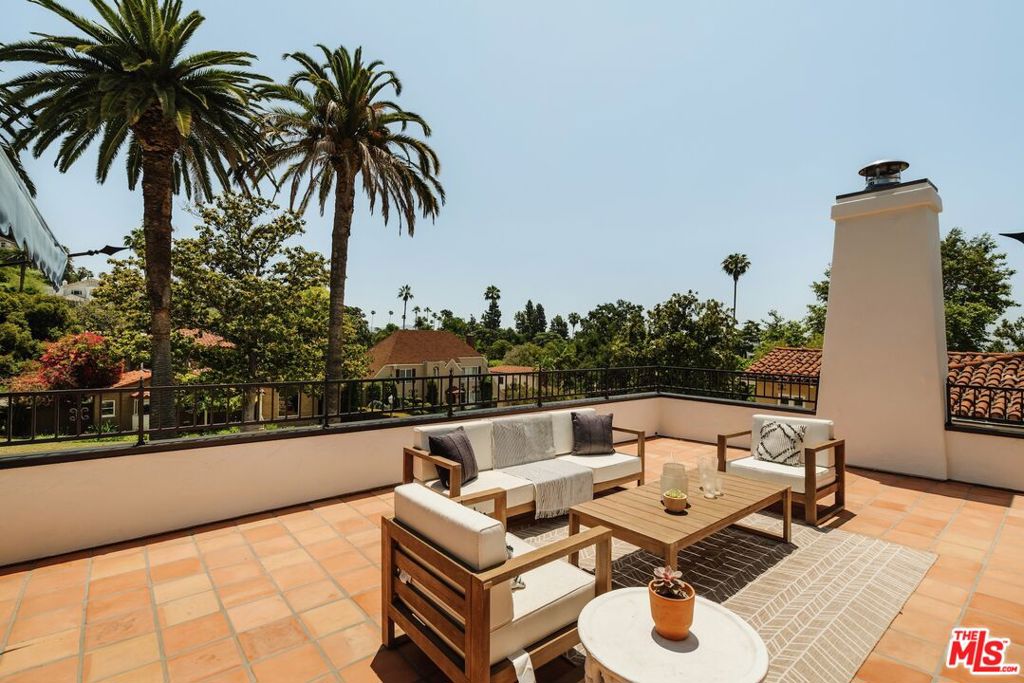 1565 N Columbus Avenue