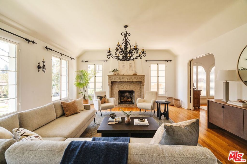 1565 N Columbus Avenue