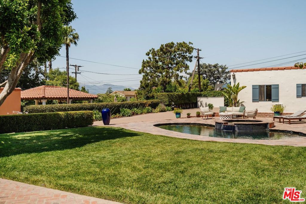 1565 N Columbus Avenue