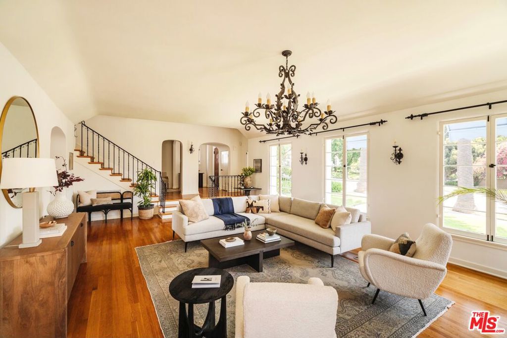 1565 N Columbus Avenue