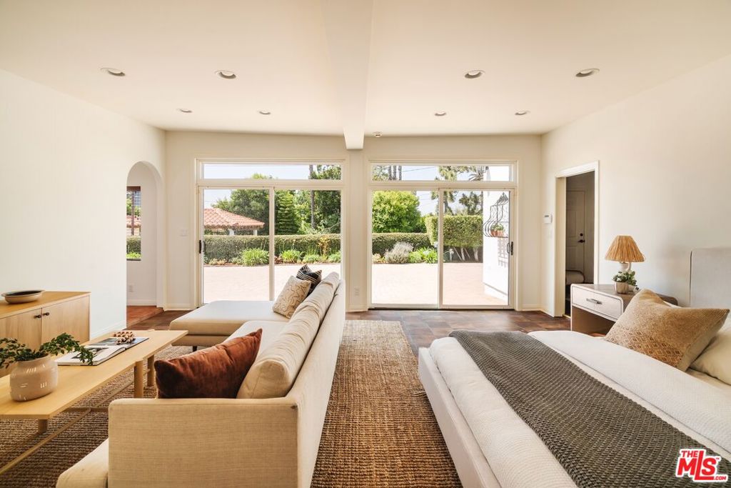 1565 N Columbus Avenue