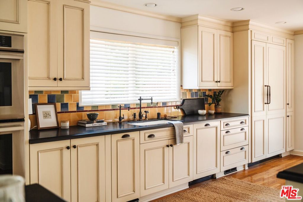 1565 N Columbus Avenue