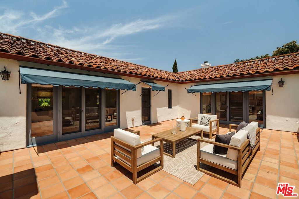 1565 N Columbus Avenue