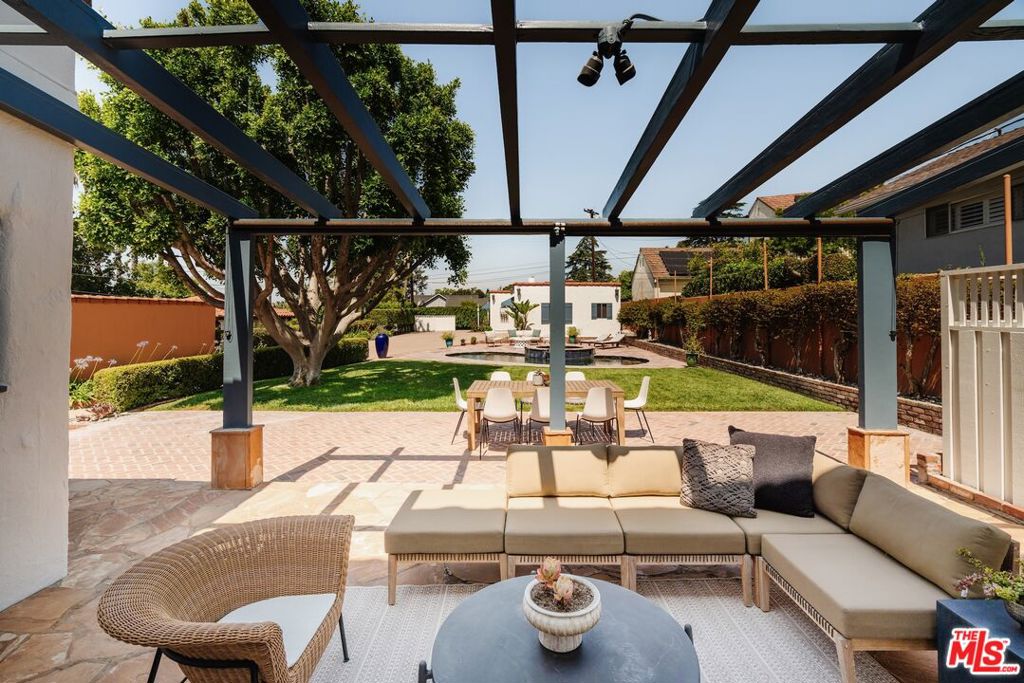 1565 N Columbus Avenue