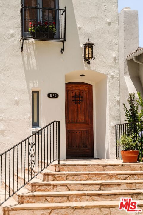 1565 N Columbus Avenue