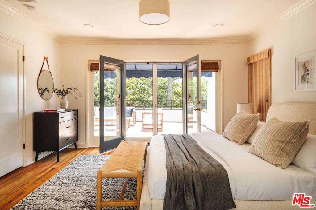 1565 N Columbus Avenue