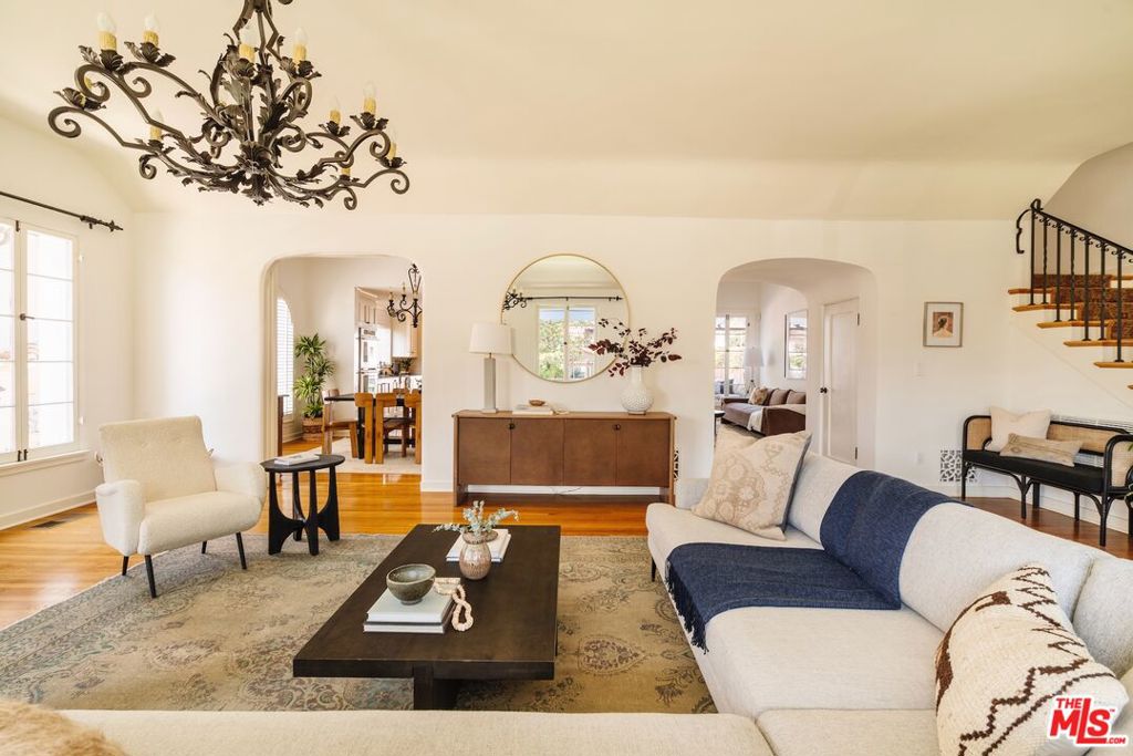 1565 N Columbus Avenue