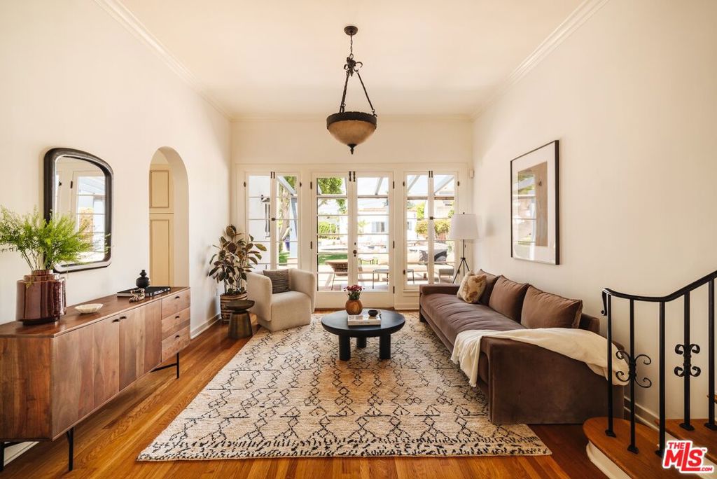 1565 N Columbus Avenue