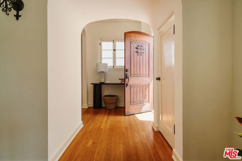 1565 N Columbus Avenue