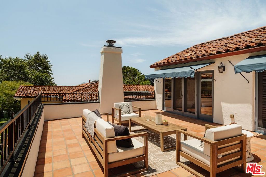 1565 N Columbus Avenue