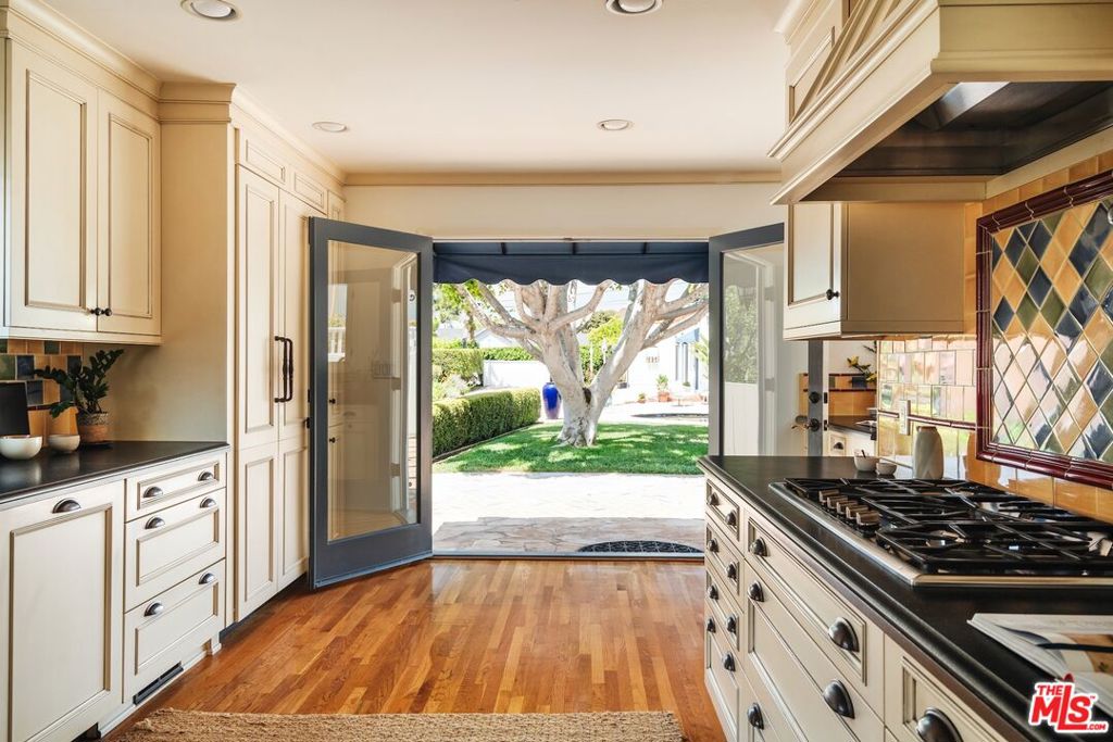 1565 N Columbus Avenue