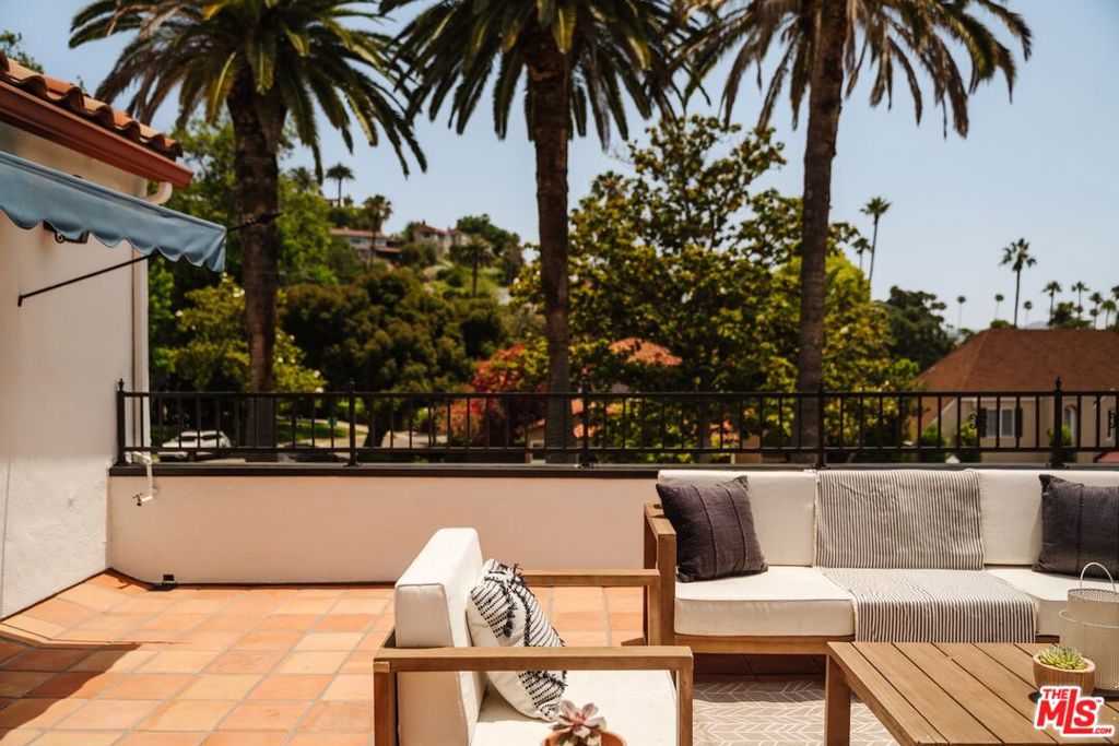 1565 N Columbus Avenue