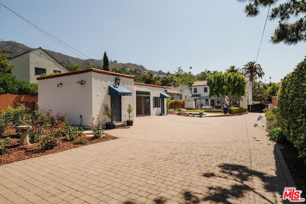 1565 N Columbus Avenue