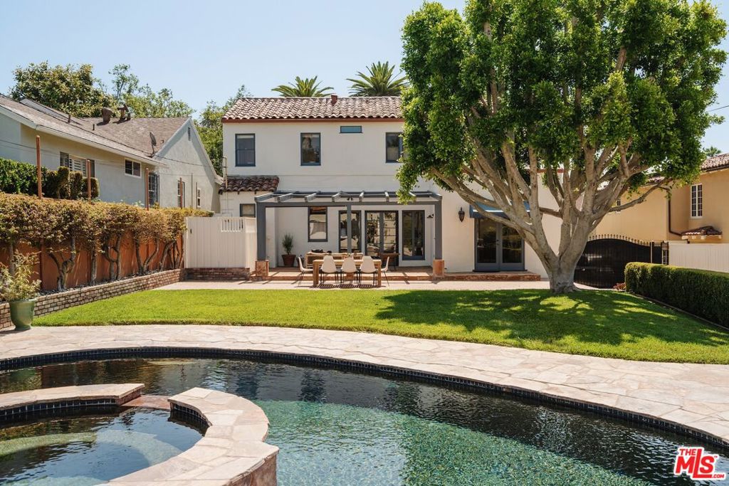 1565 N Columbus Avenue