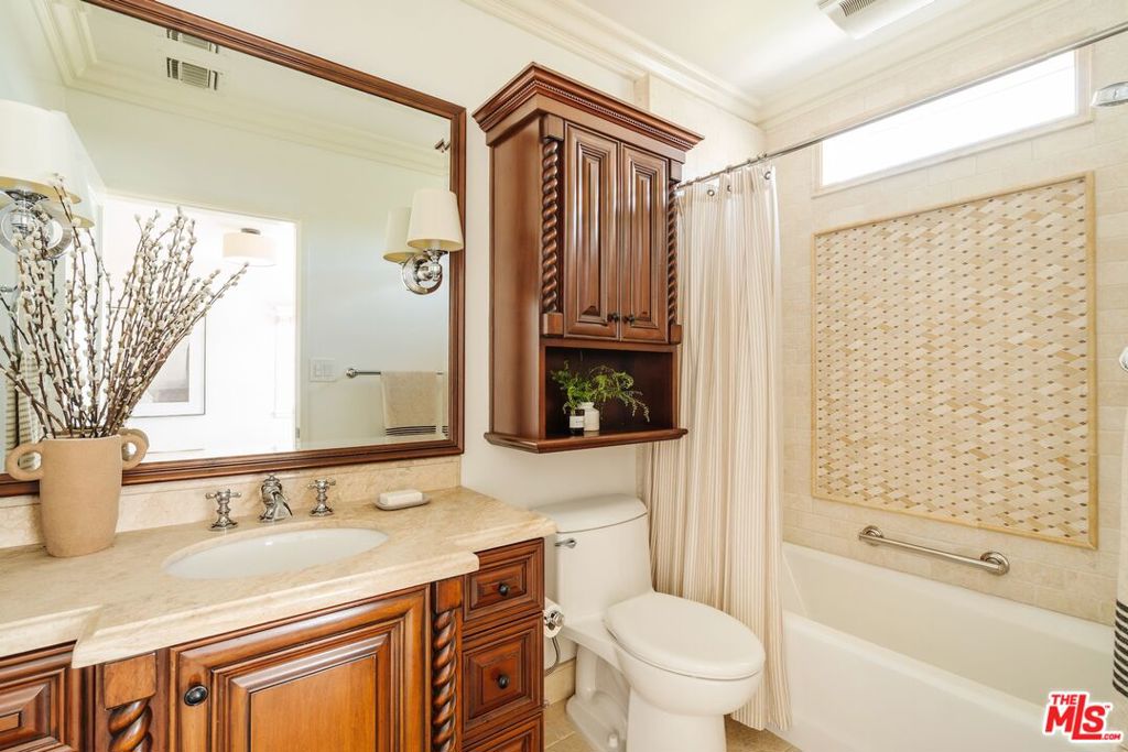 1565 N Columbus Avenue