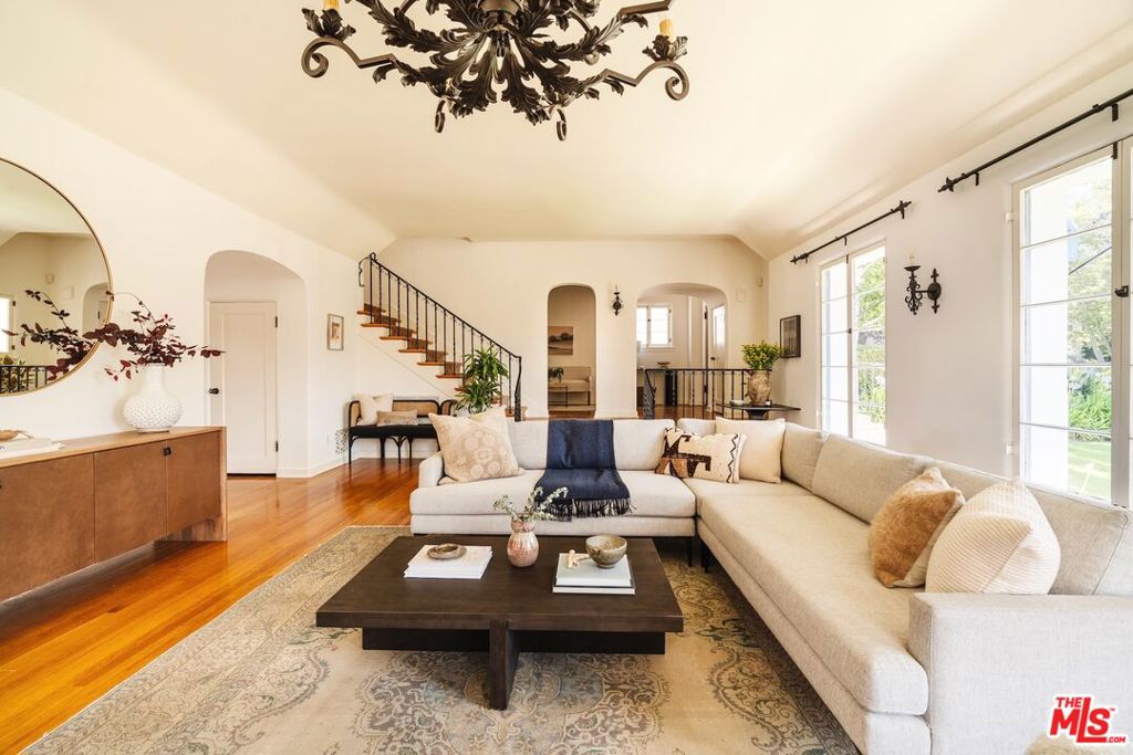 1565 N Columbus Avenue