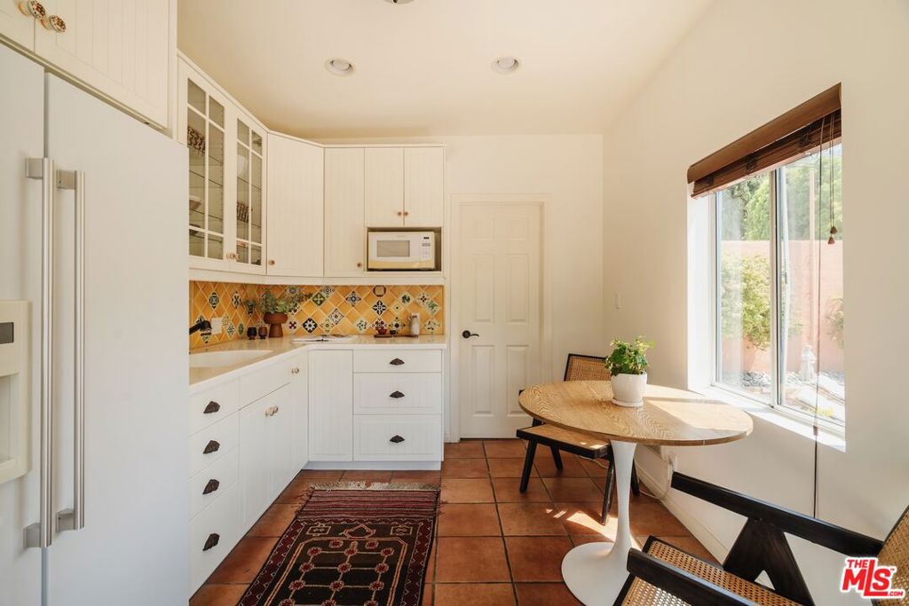 1565 N Columbus Avenue