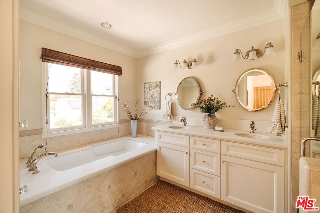 1565 N Columbus Avenue