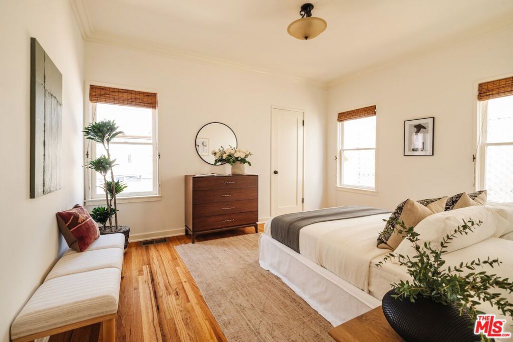 1565 N Columbus Avenue