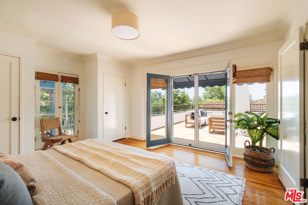 1565 N Columbus Avenue