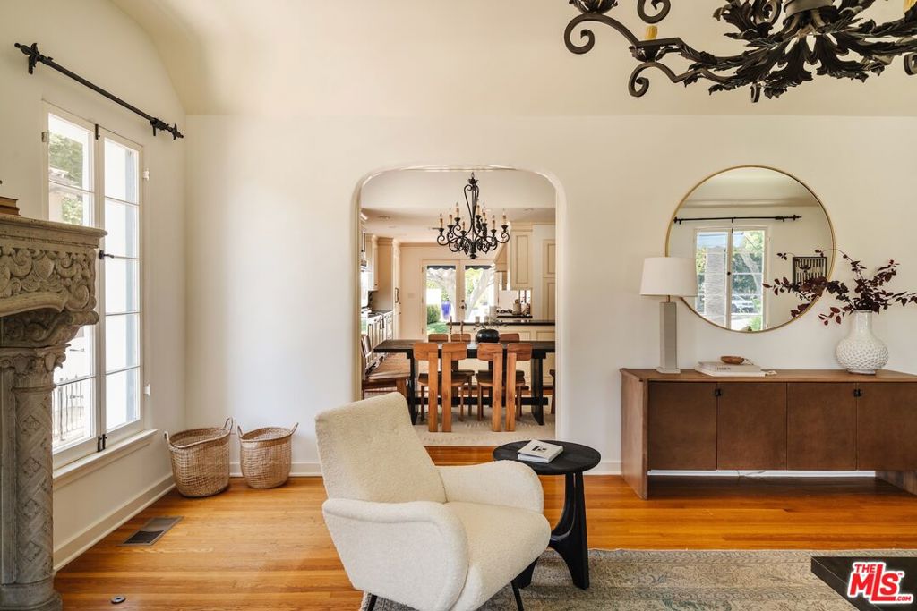 1565 N Columbus Avenue