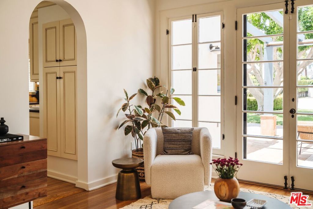 1565 N Columbus Avenue