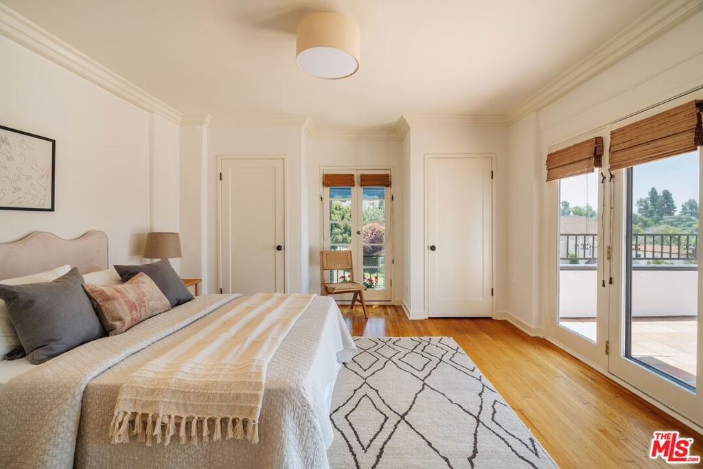 1565 N Columbus Avenue