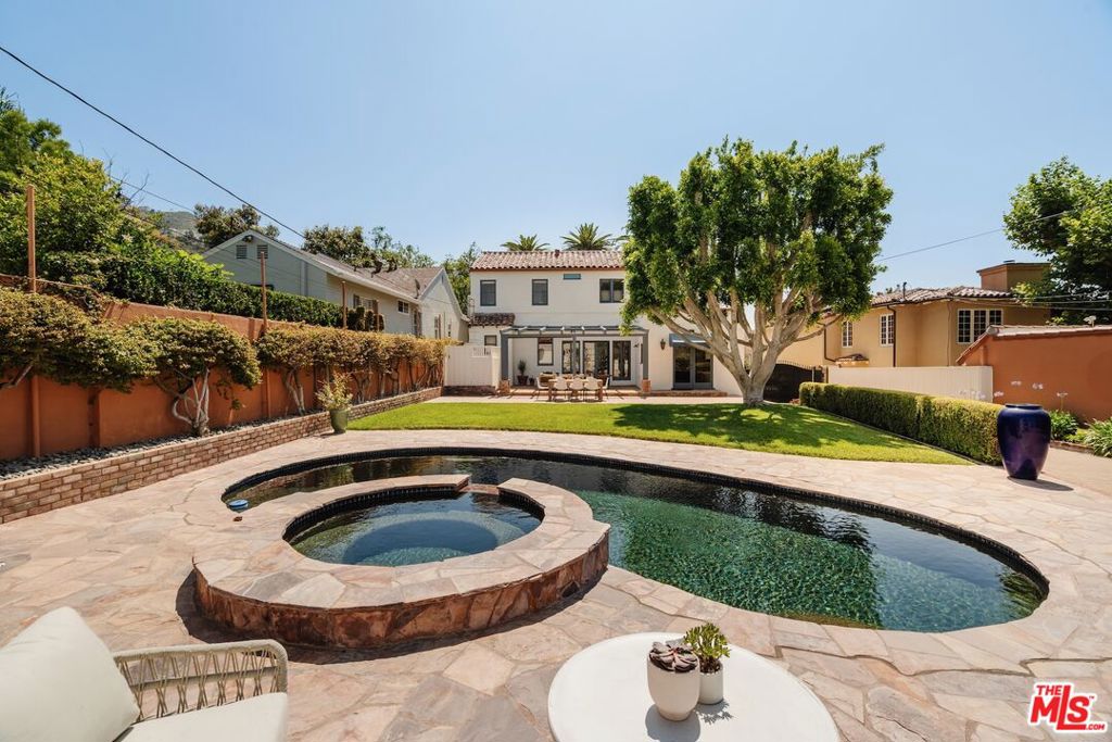 1565 N Columbus Avenue