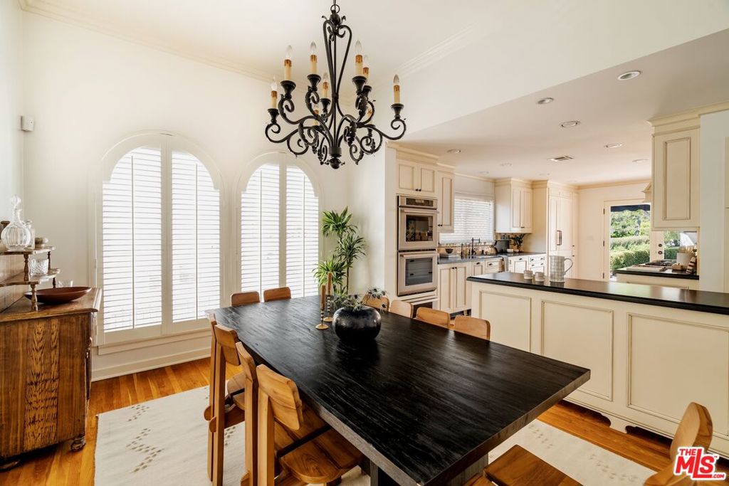 1565 N Columbus Avenue