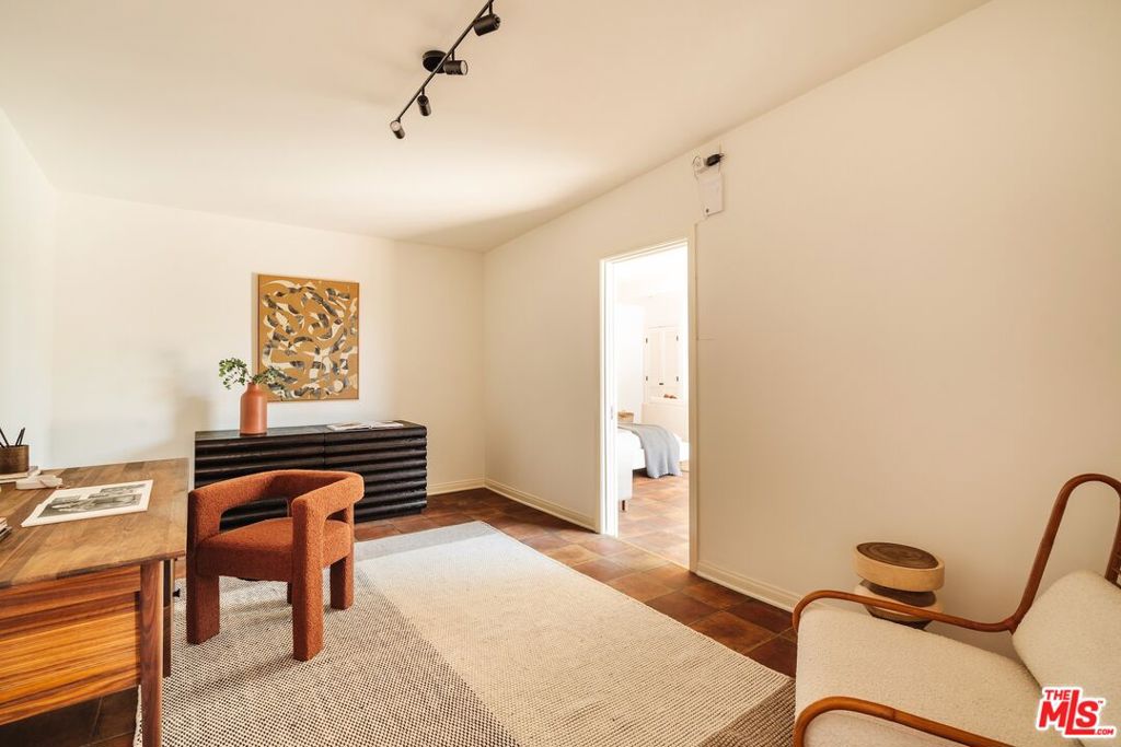 1565 N Columbus Avenue