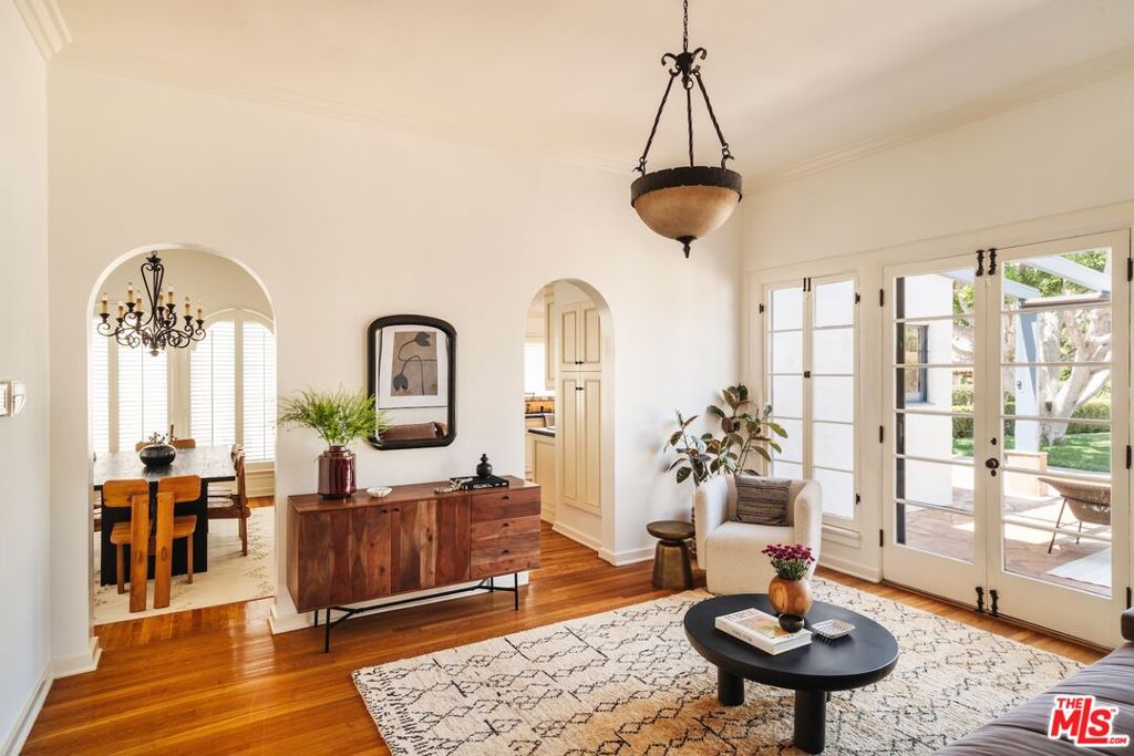 1565 N Columbus Avenue