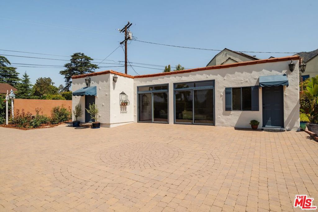 1565 N Columbus Avenue