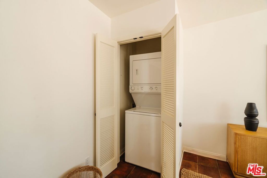 1565 N Columbus Avenue