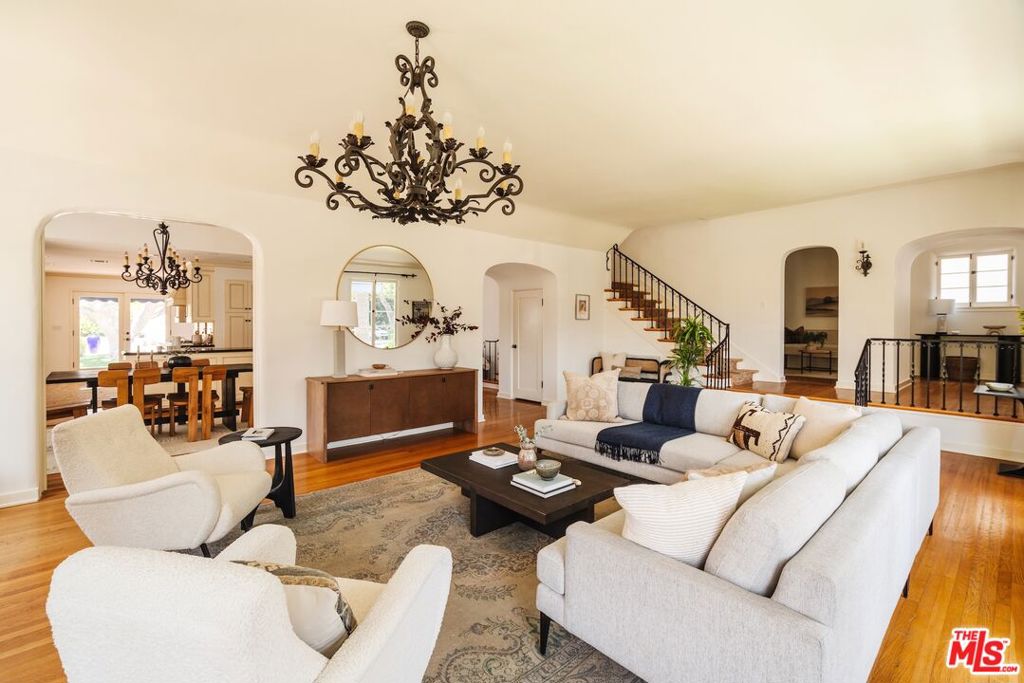 1565 N Columbus Avenue