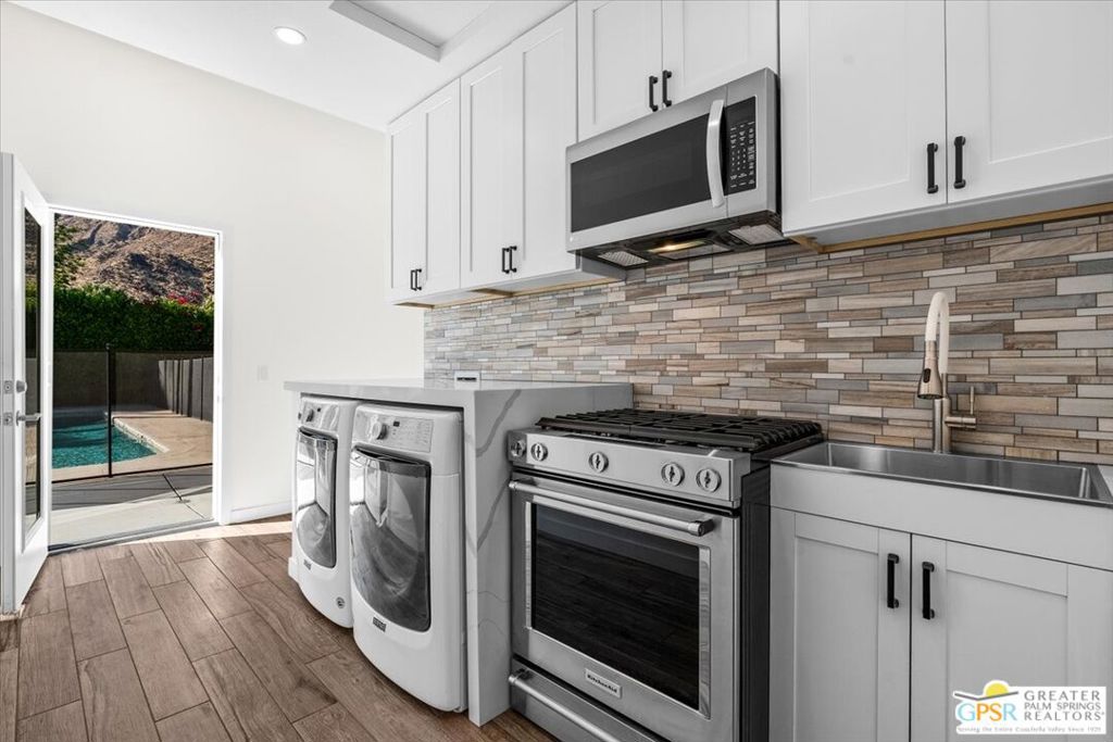 985 N Tuxedo Circle