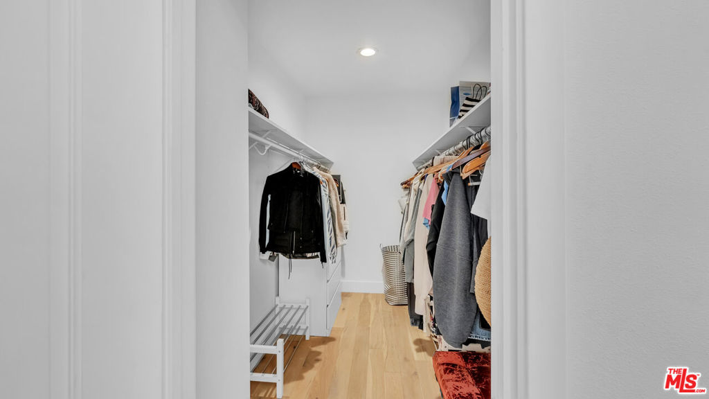 202 San Vicente Boulevard 15