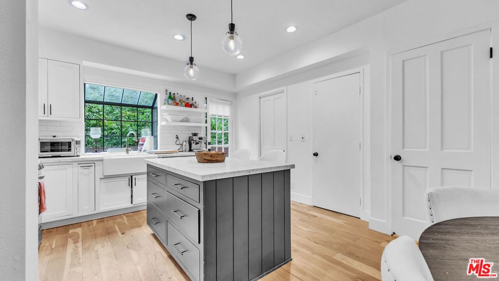 202 San Vicente Boulevard 15