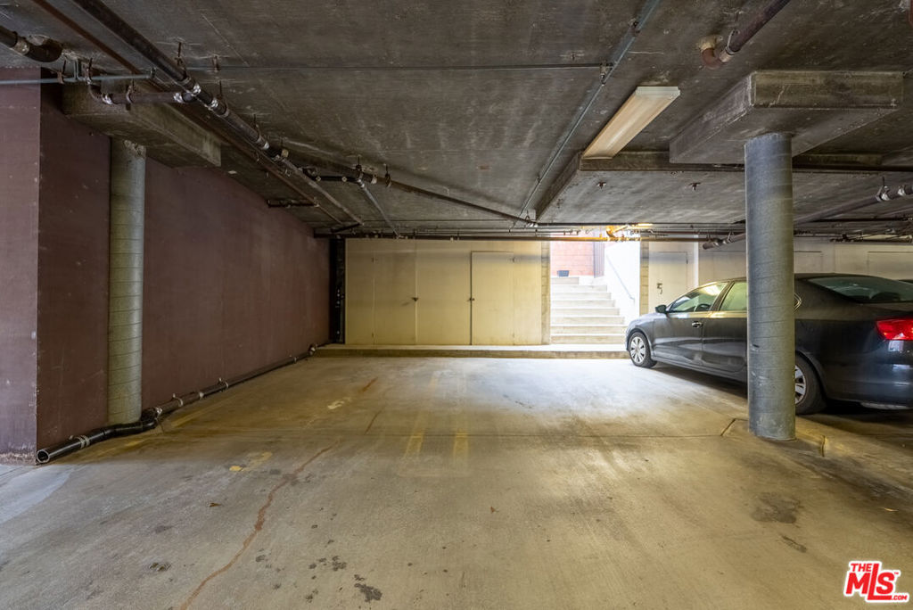 202 San Vicente Boulevard 15