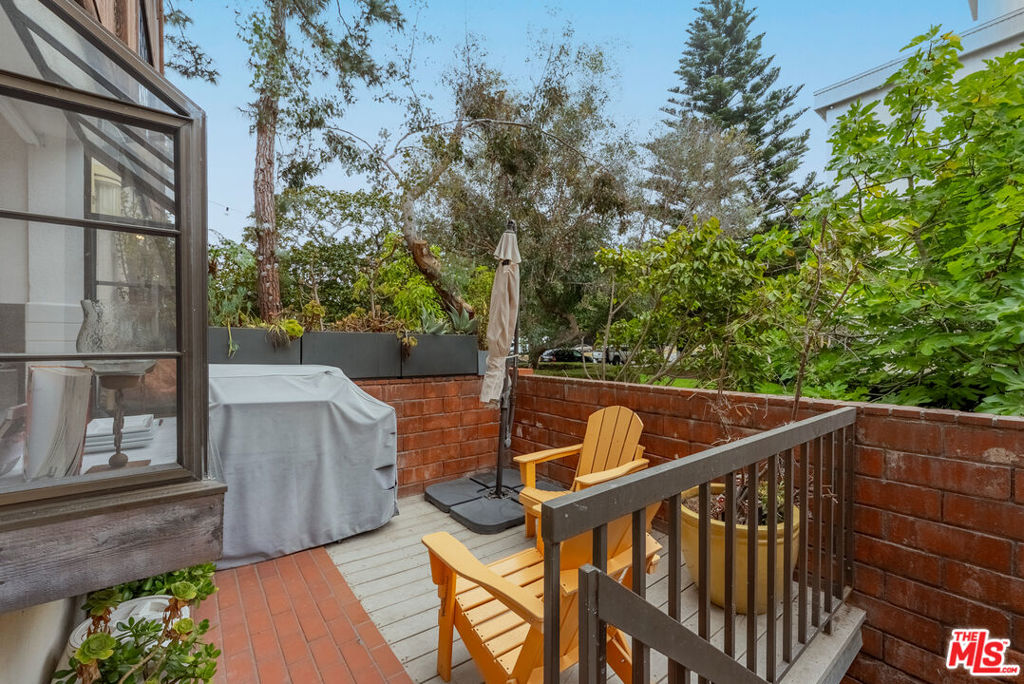 202 San Vicente Boulevard 15