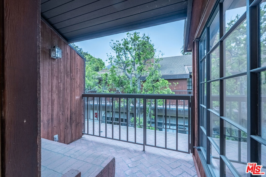202 San Vicente Boulevard 15