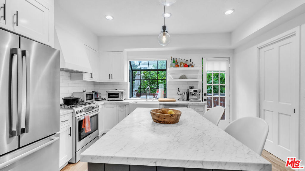 202 San Vicente Boulevard 15