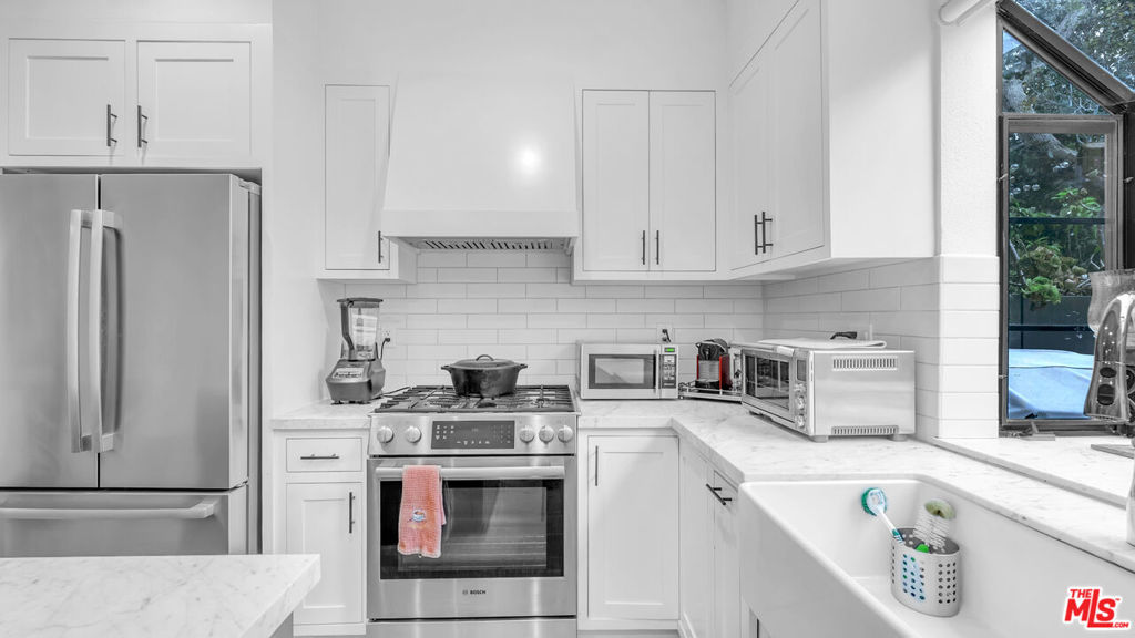 202 San Vicente Boulevard 15