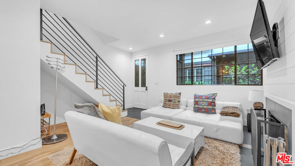 202 San Vicente Boulevard 15